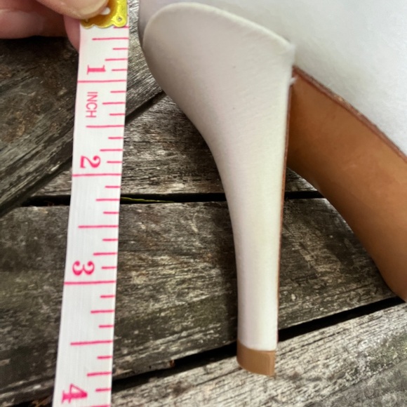 Stuart Weitzman White Satin Peep Toe Pumps Size 7 - Picture 6 of 7